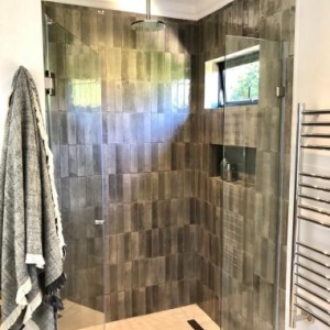shower-tiles-glass-door
